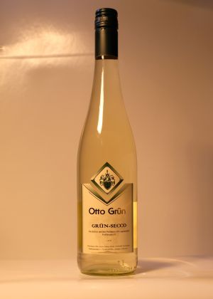 Gr&uuml;n-Secco Perlwein mit zugesetzter Kohlens&auml;ure